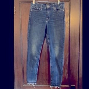 Lucky brand distressed jean